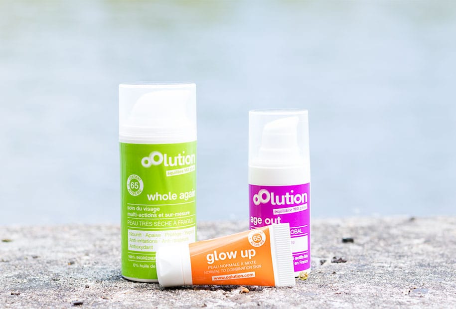 Zoom sur le packaging de 3 produits de la marque oOlution sur les bords de Loire