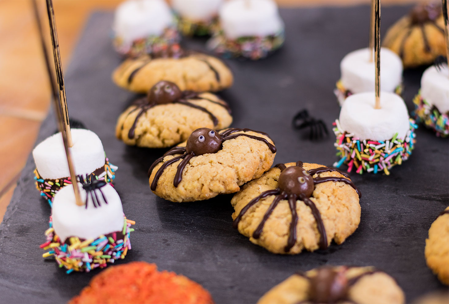 Zoom sur les cookies araignées du goûter d'Halloween