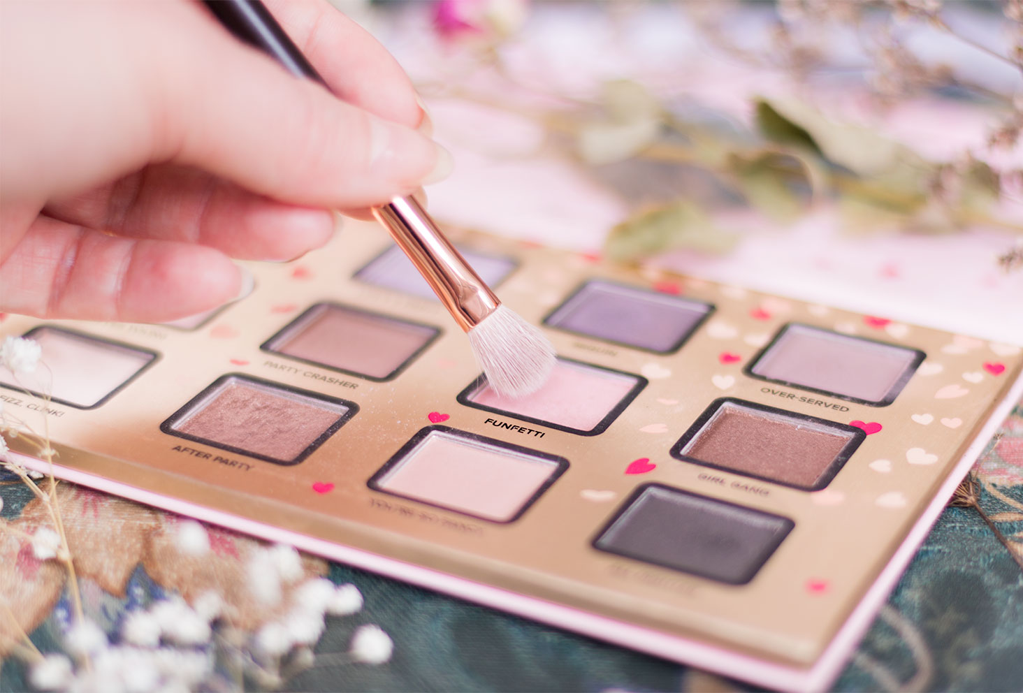 Zoom sur le fard 7 à utiliser pour le make-up avec la palette Funfetti de Too Faced