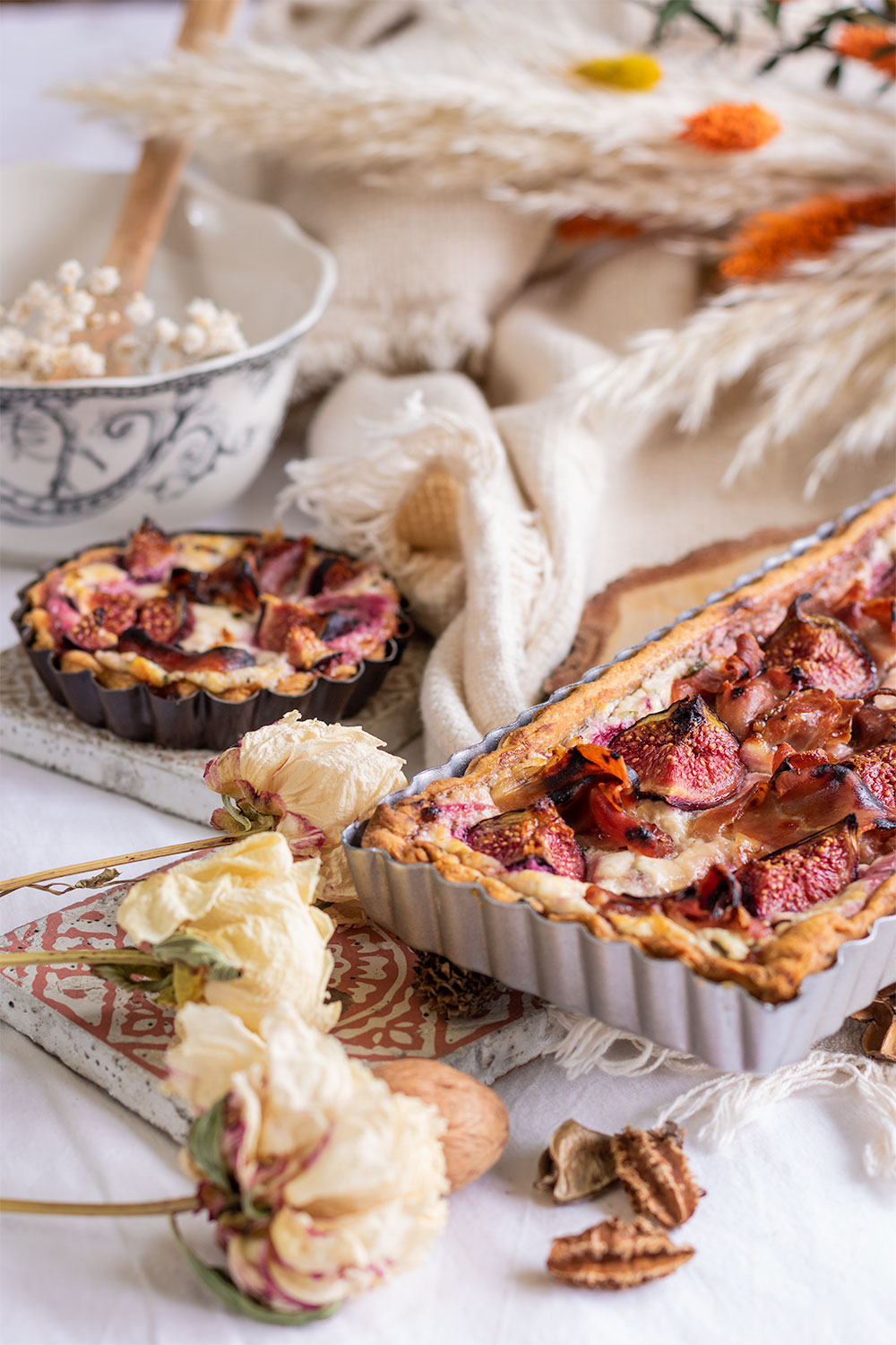 Dans un décor d'automne, zoom sur la recette automnale de tarte aux figues et jambon